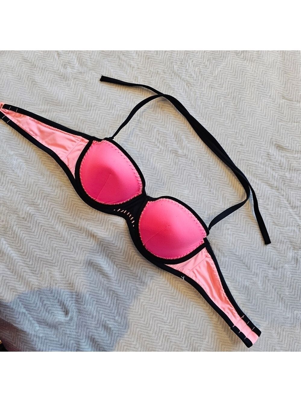 Victoria’s Secret Bikini top - Picture 2 of 6